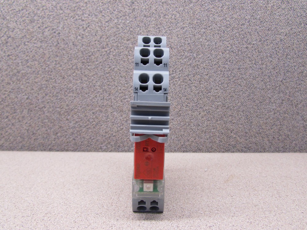 WAGO 788-303 RELAY SOCKET W/ RT314012 RELAY