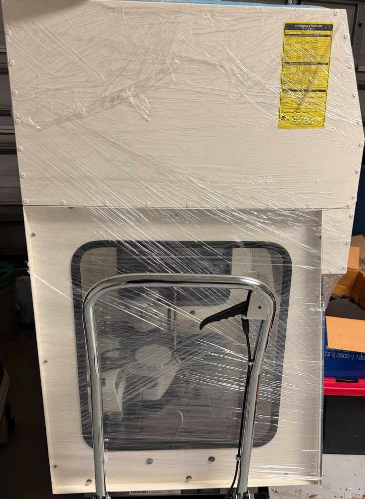 LAMINAR FLOW CABINET 36" WIDE VERTICAL UV