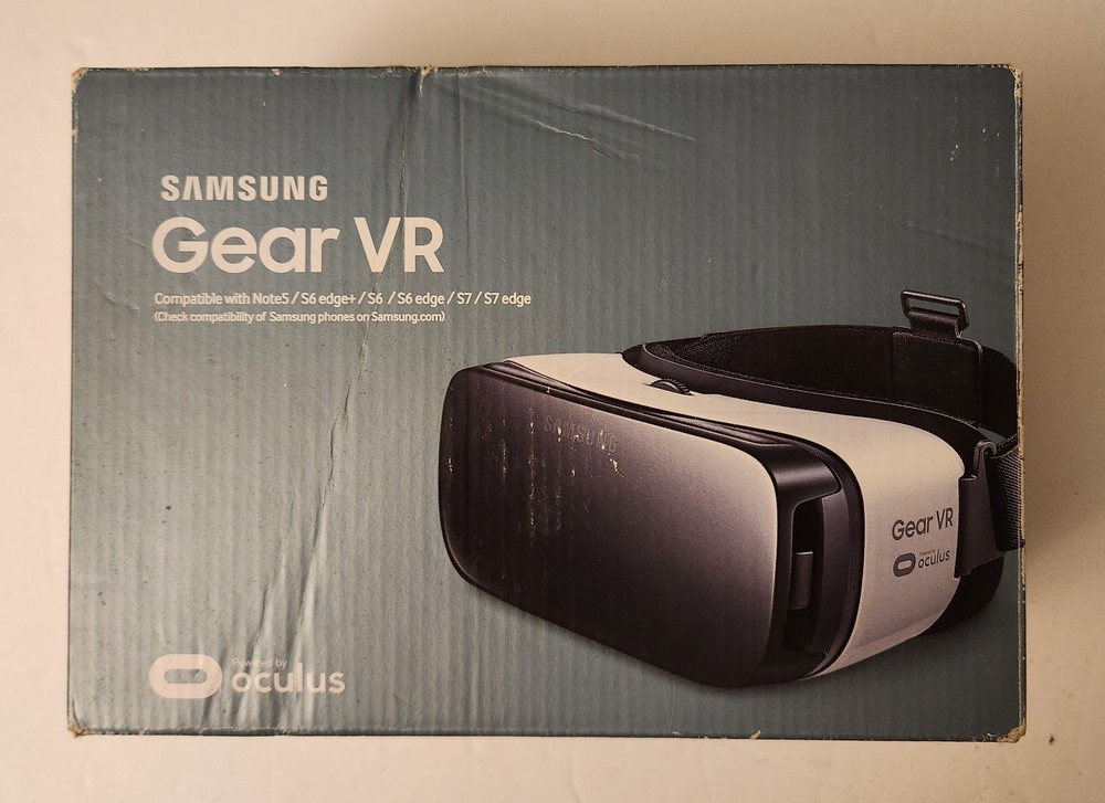Samsung Gear VR Powered by Oculus SM-R322 Virtual Reality Headset Goggles