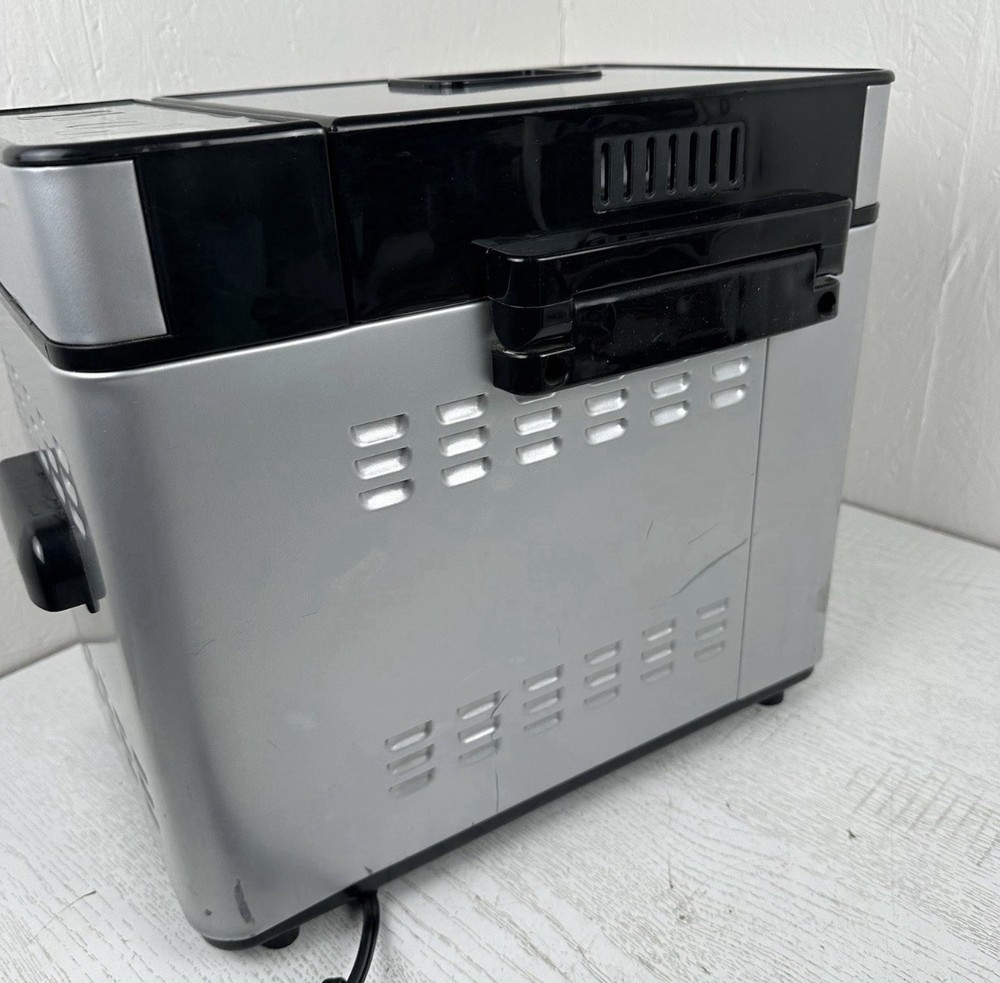 CUISINART CBK-100 2-Pound Programmable Breadmaker - Comes Manual & Attachments