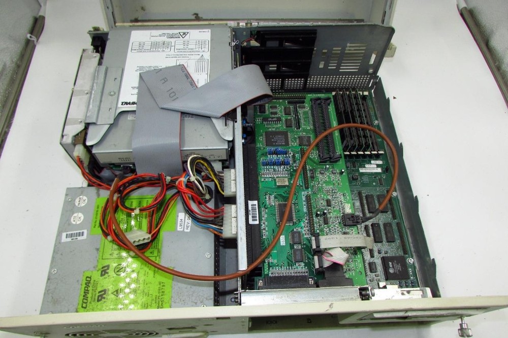 Vintage Compaq Deskpro 590 Computer PC Desktop