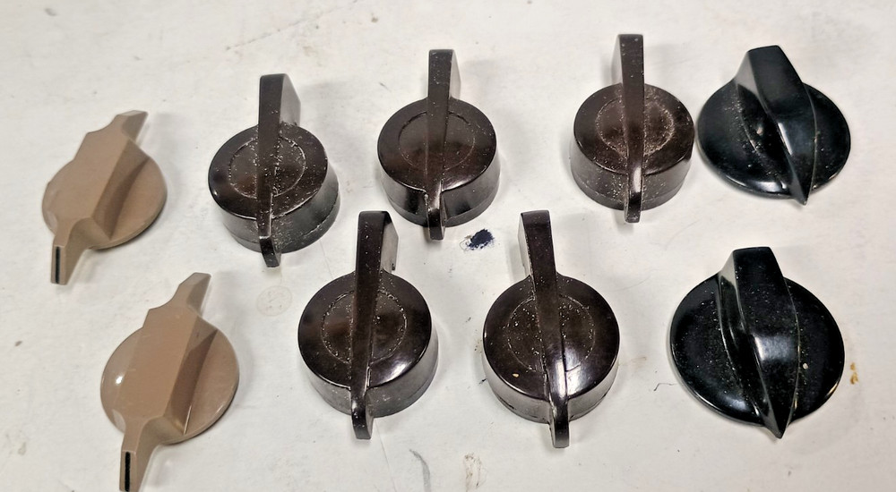 9 - Vintage Radio Pointer Knobs