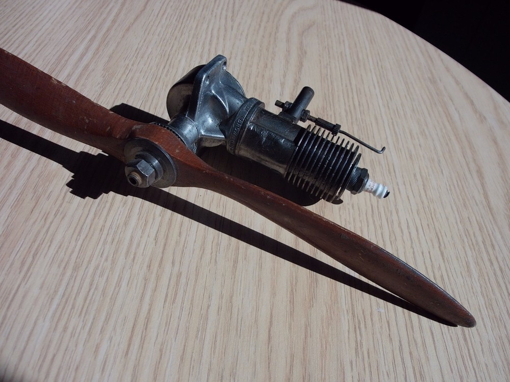 Brown Junior Motor Model Engine Airplane W/ Propeller Compression
