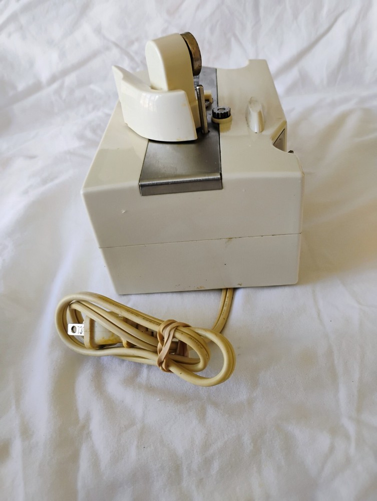 Black & Decker Spacemaker Under Cabinet Can Opener White CO85