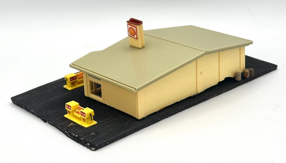 Bachmann N Scale Shell Gas Station