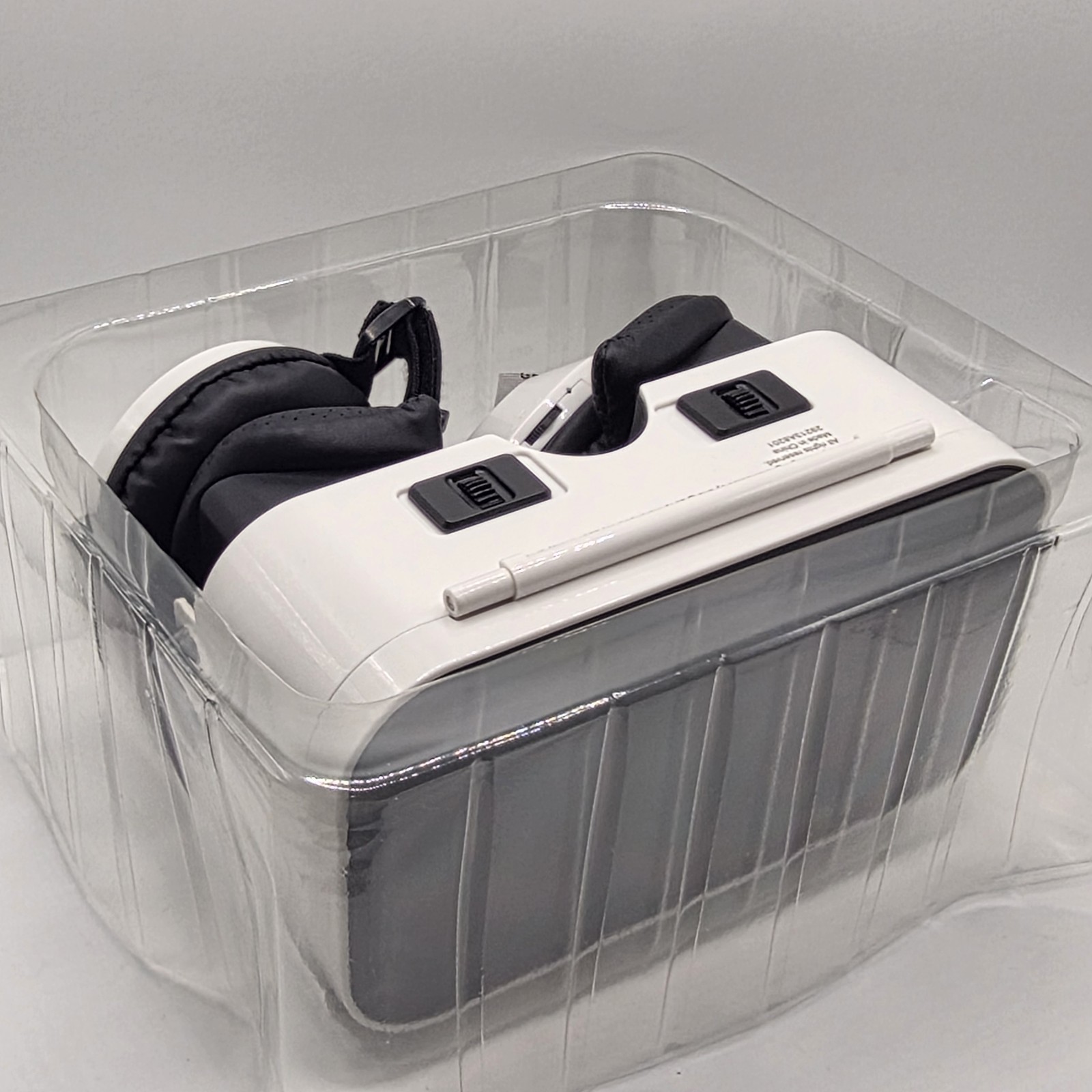 Sharper Image Virtual Reality Headset NEW Open Box