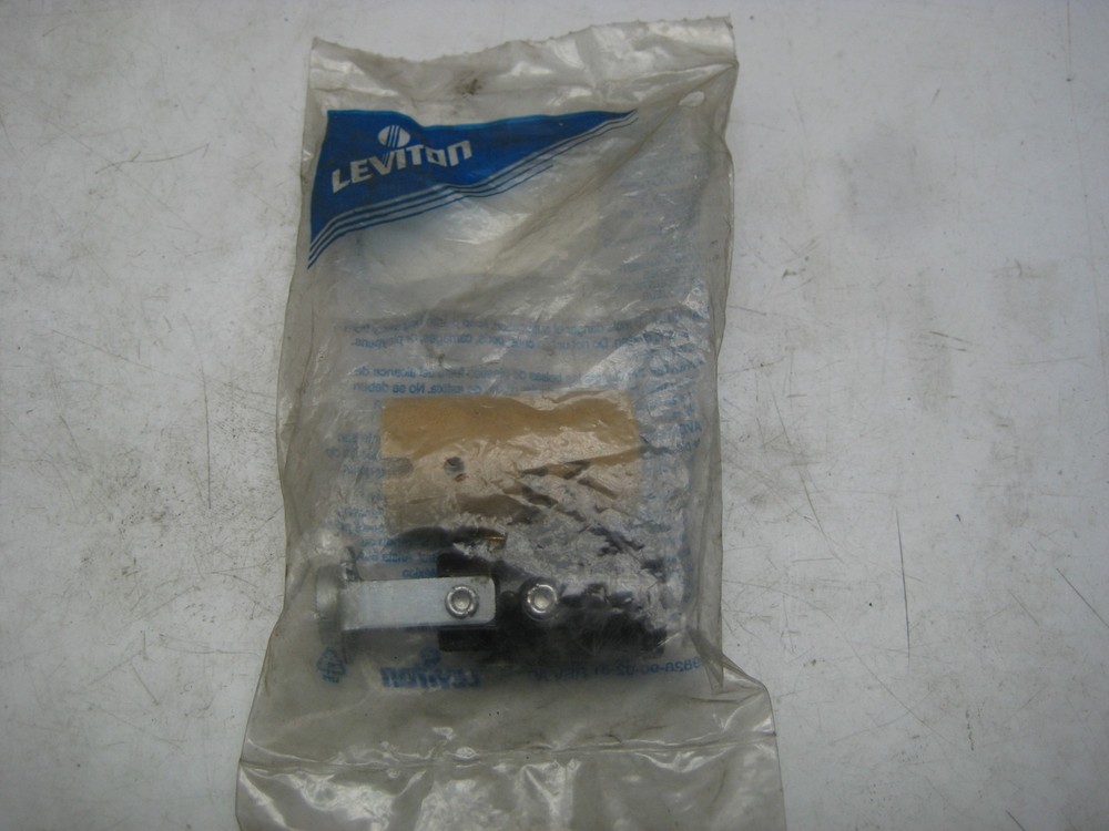 LEVITRON 041-10025 CANDELABRA SOCKET NSMP