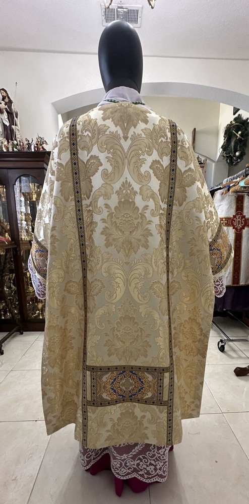 GOLD DAMASK VESTMENT DALMATIC & STOLE