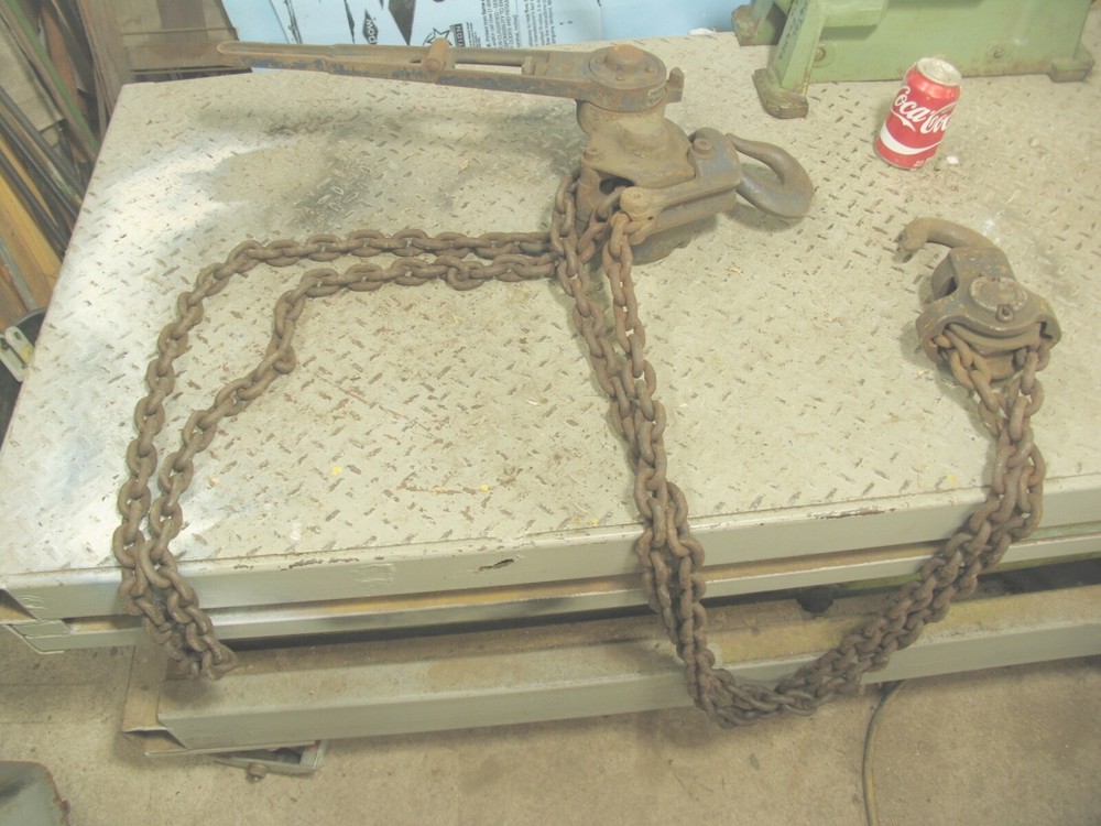 Vintage 3 Ton CM Puller w/16' Chain and folding handle and Case