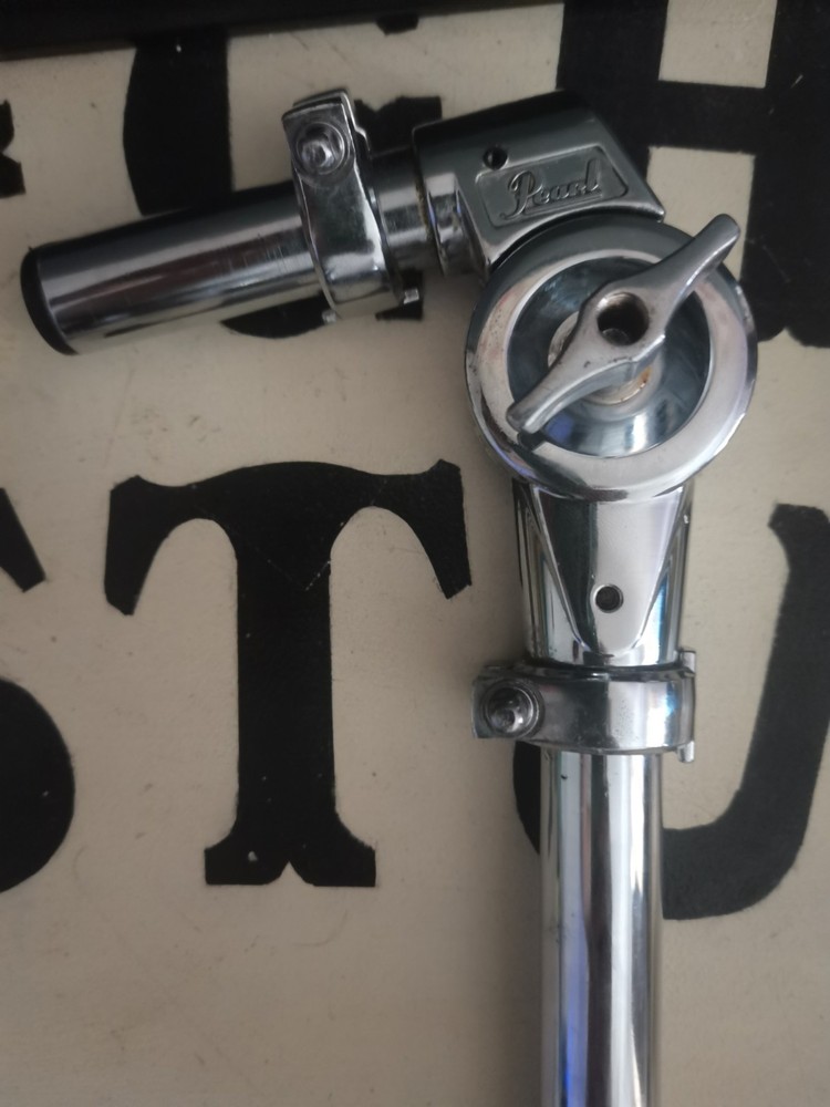 Pearl long stem short throw tom mount/holder