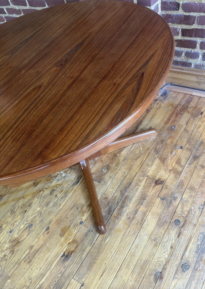 Danish Mid Century Modern Model 462 Teak Extension Dining Table w/ Two Leafs