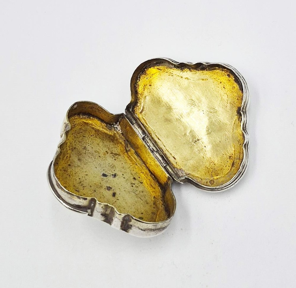 FINE 18TH CENTURY SOLID SILVER SNUFF BOX c1760