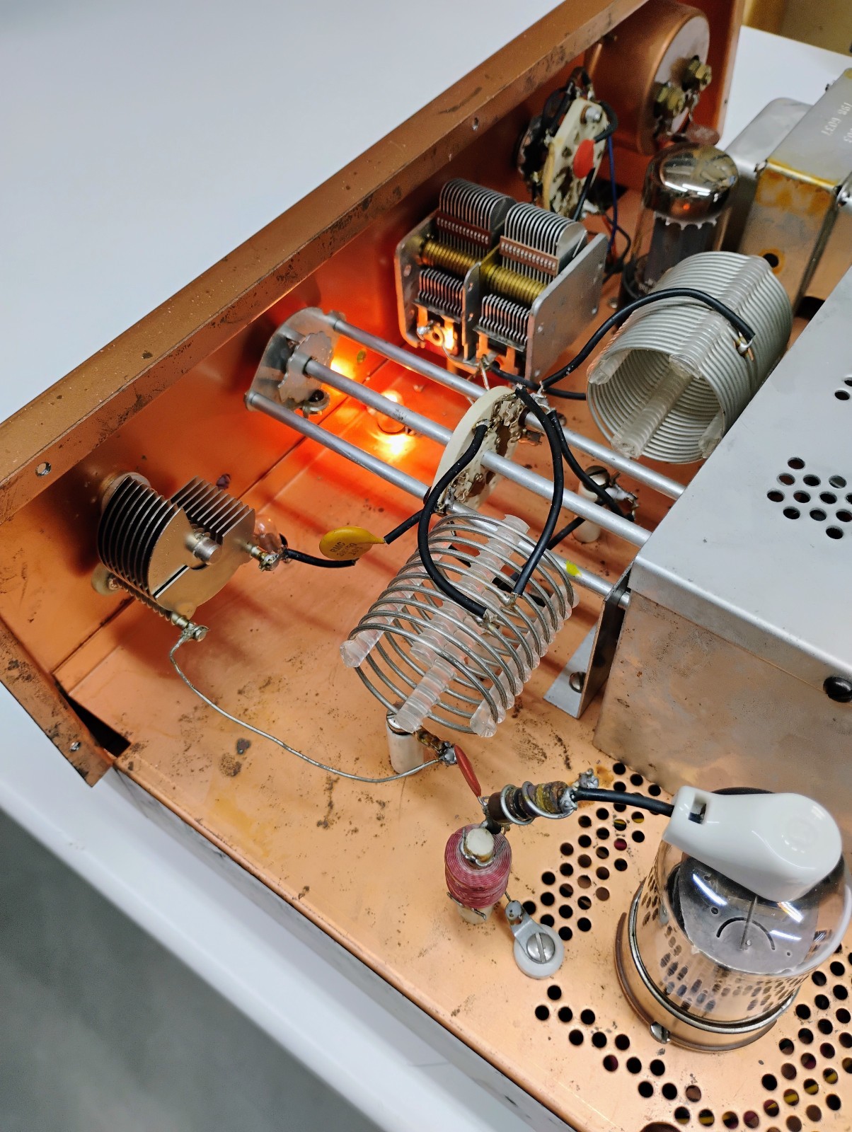 Vintage EICO Model 720 90 Watt CW Amateur Radio Transmitter. Powers Up!