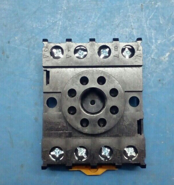 OMRON PF083A-E Pin Socket 8 DIN Mount MK2 Octal