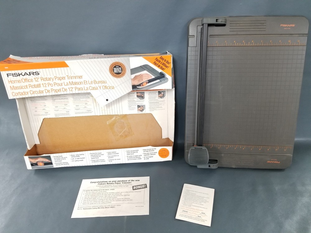 FISKARS Desktop Cutting Board Paper Rotary Cutter
