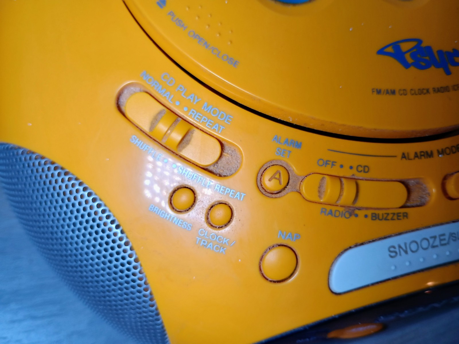 Sony "PSYC" Dream Machine Boombox! (ICF-CD831) - Intermittent CD Play-SHIPS FREE