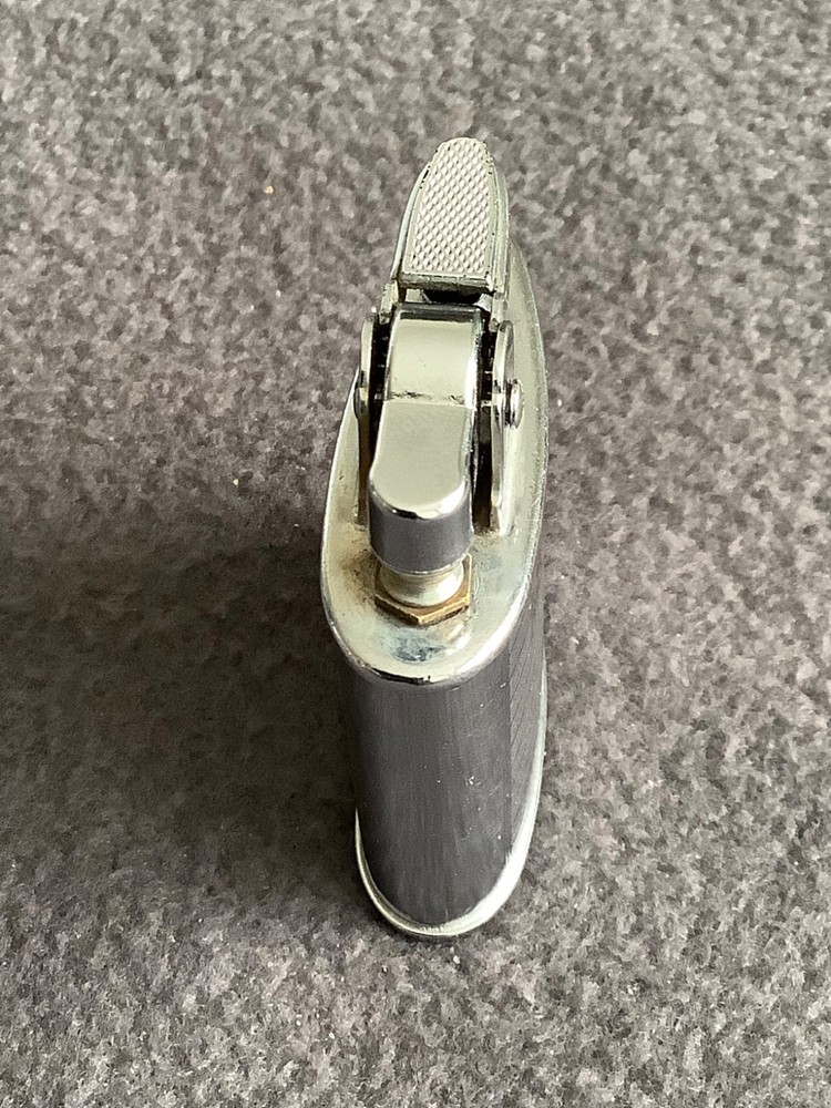 Vintage Ronson Maximus lighter working