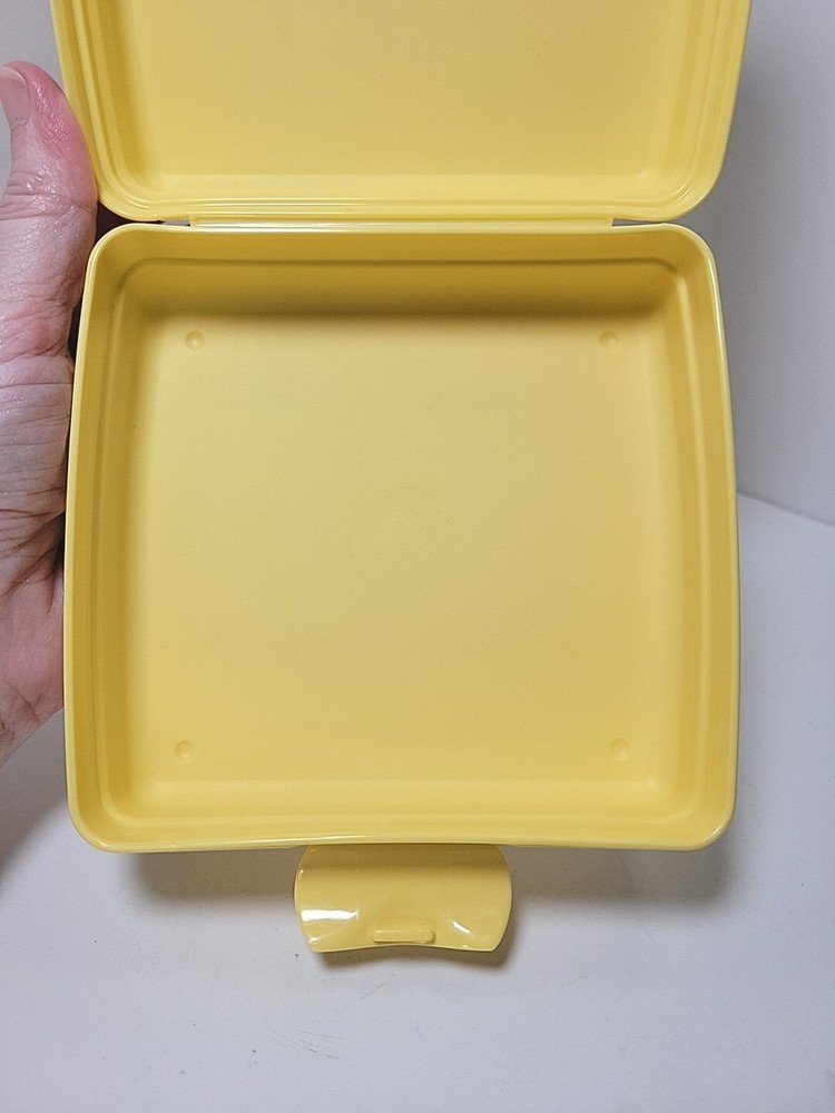 2007 Spongebob Squarepants Tupperware Sandwich Snack Container Box EUC