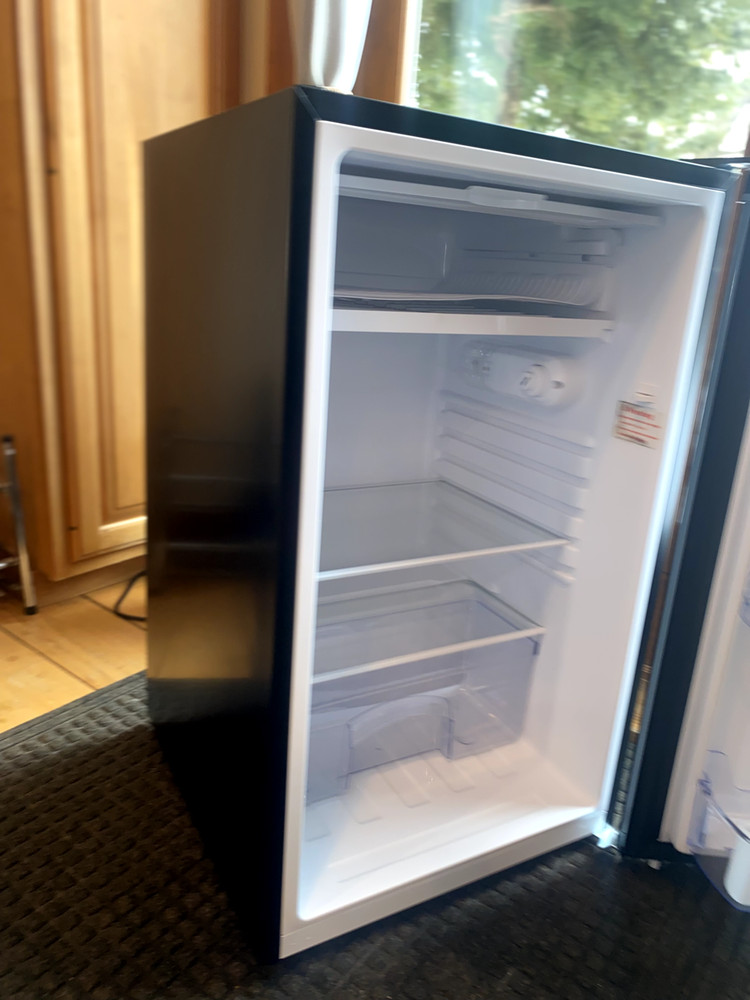 hOmeLabs Compact 3.0 Cu Ft Freestanding Locking Mini Freezer