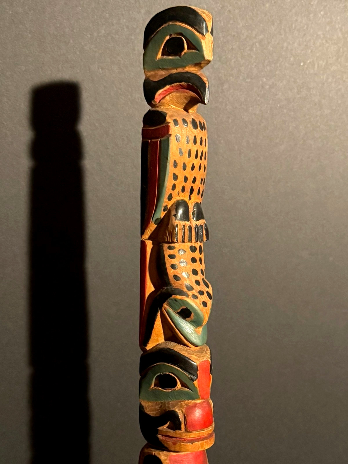 BEAUTIFUL 1930s AK/NW COAST CARVED & PAINTED CEDAR 3-FIGURE TOTEM POLE,EXCELLENT