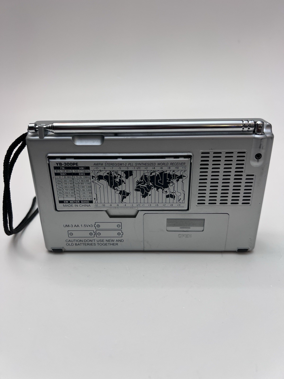 Grundig Model YB 300PE Yacht Boy AM/FM/SW 13 Band Shortwave PLL Portable Radio