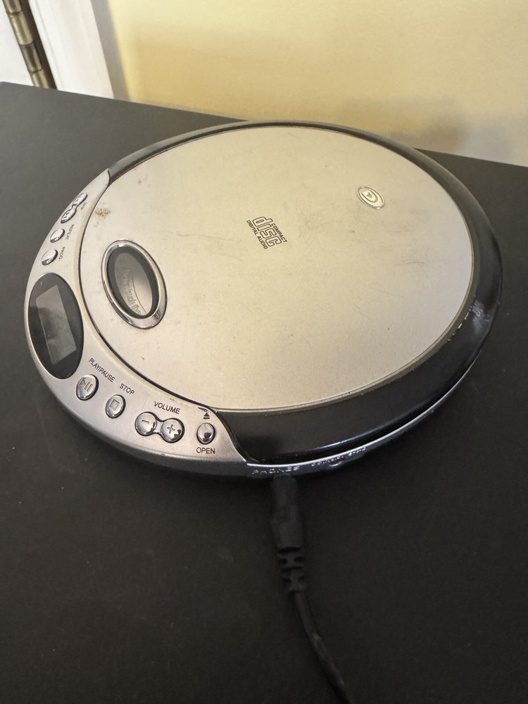 Durabrand Compact Disc CD Player Model CD-566 Digital Audio Portable Tested