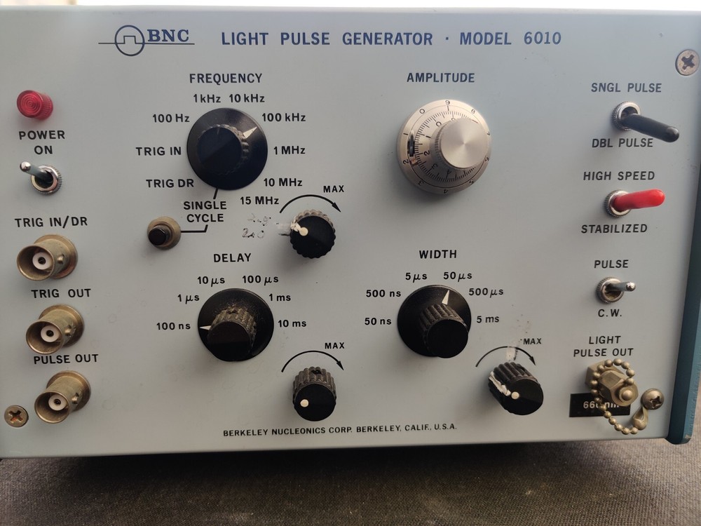 BERKELEY NUCLEONICS CORP BNC LIGHT PULSE GENERATOR Model 6010