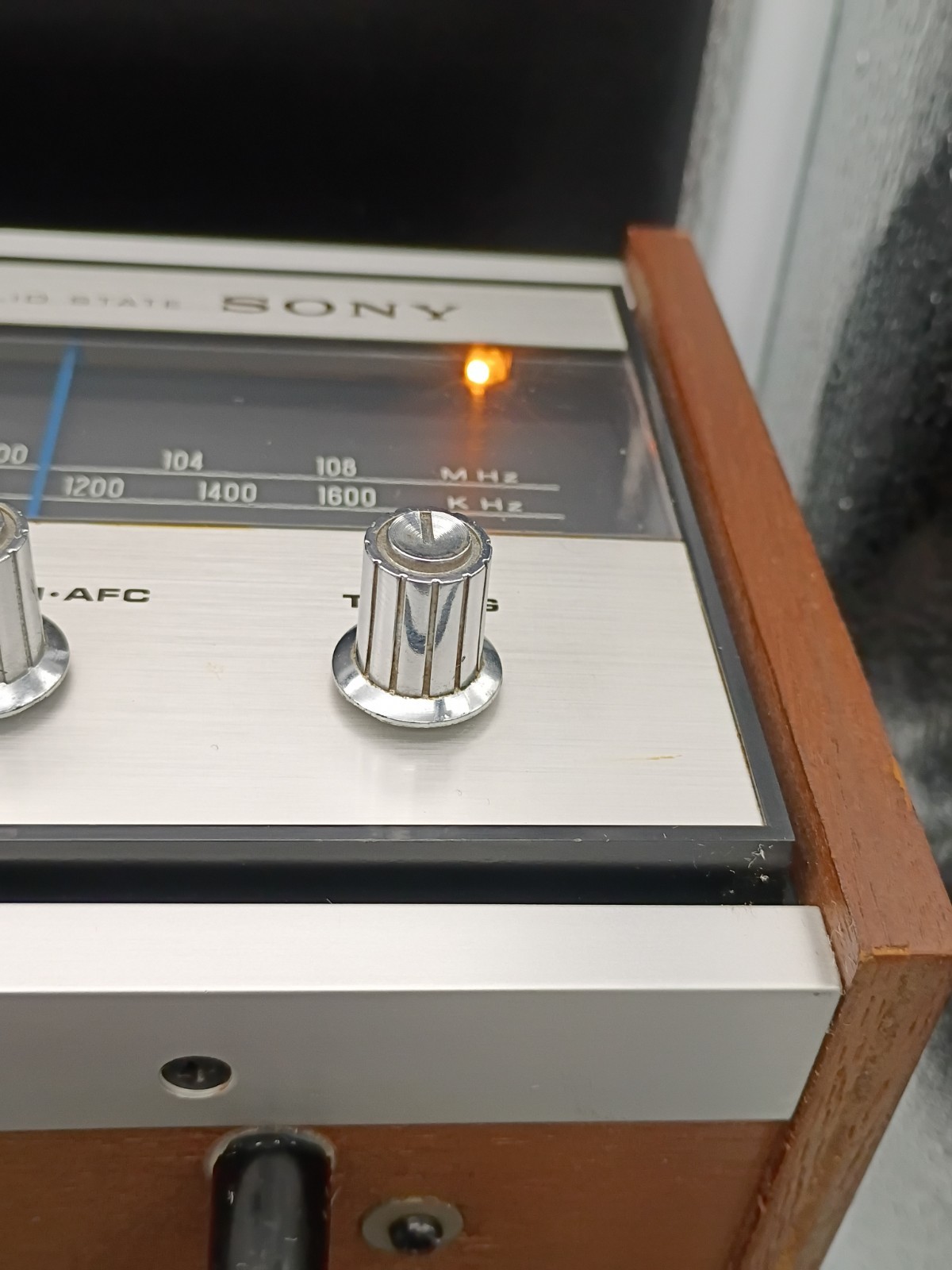 Vintage Sony 8F-56W AM FM 9 Transistor Table Radio Wood Cabinet Japan Working