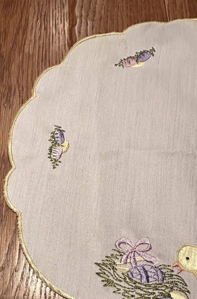Embroidered Easter Chick, Easter Egg Scalloped Edge Doily *READ*