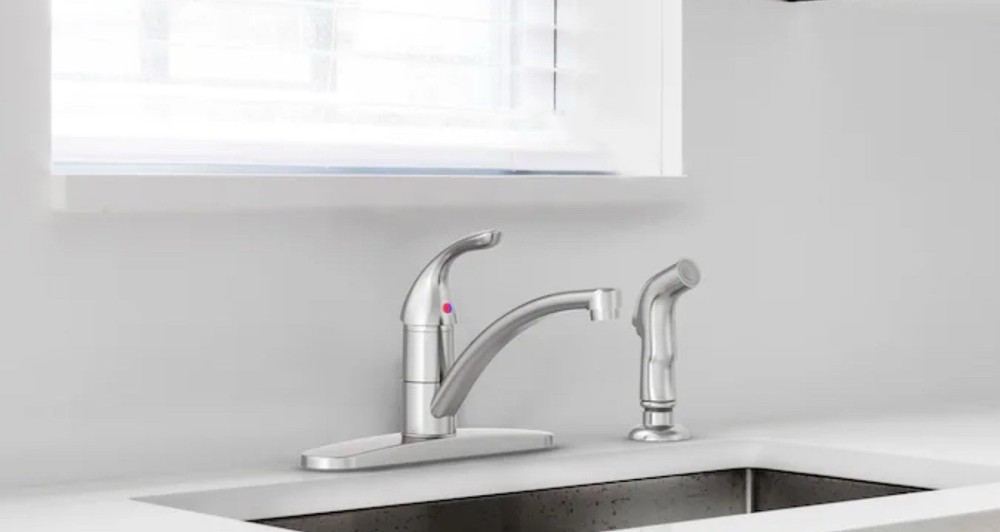Project Source Everfield Kitchen Faucet Single-Handle with Side Spray