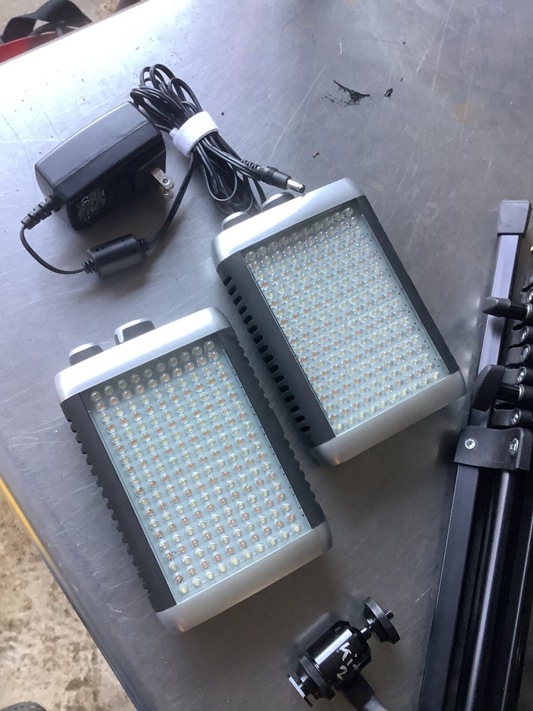 CROMA LITE PANELS - On-Camera LED Light And Tri Pod