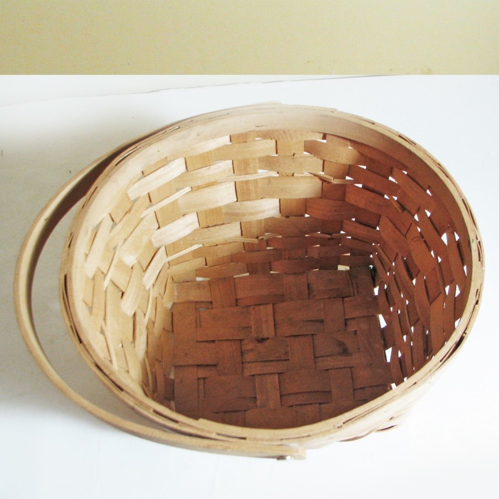 Basket with Moveable Handle, Nice Woven X Pattern, Clean & Fresh 10"x11" LIght
