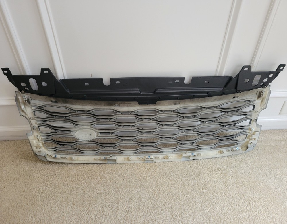 RANGE ROVER VELAR GLOSS BLACK FRONT UPPER GRILLE 18-23