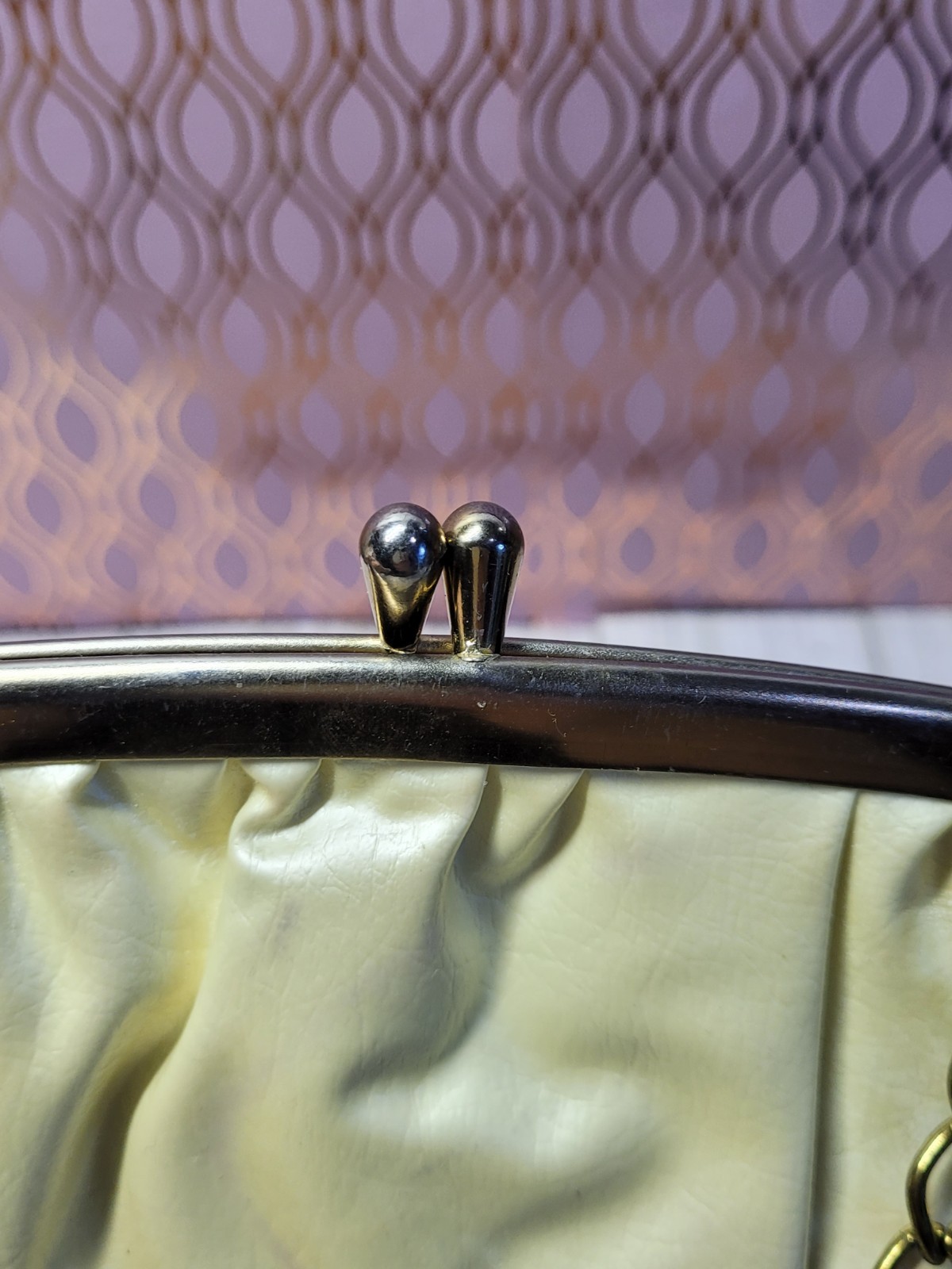 Vintage 1950s 1960s Cream Satin Clutch Purse Gold Chain Kiss Lock