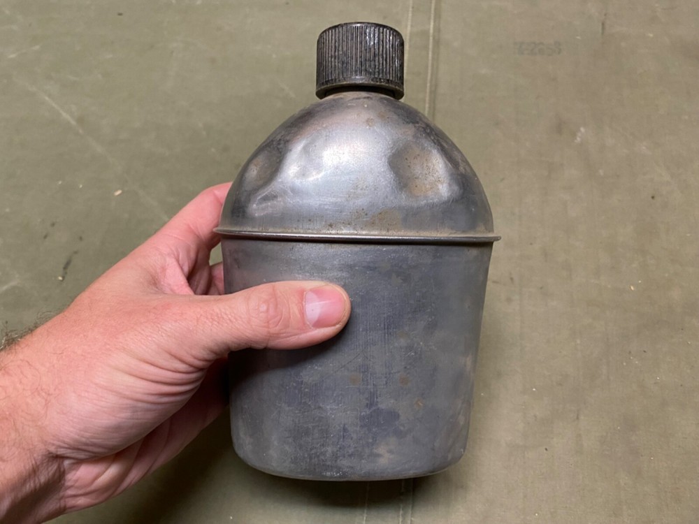 ORIGINAL WWII US ARMY & MARINE INFANTRY M1942 CANTEEN-DATED 1944