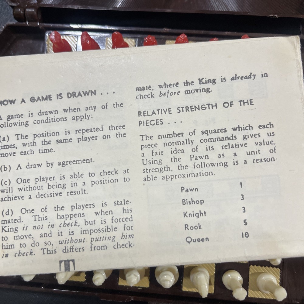 1945 E.S. Lowe Bakelite travel chess - complete & nice