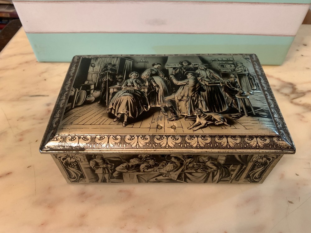 VINTAGE RUBENS EMBOSSED TIN BOX KEYLESS BOX