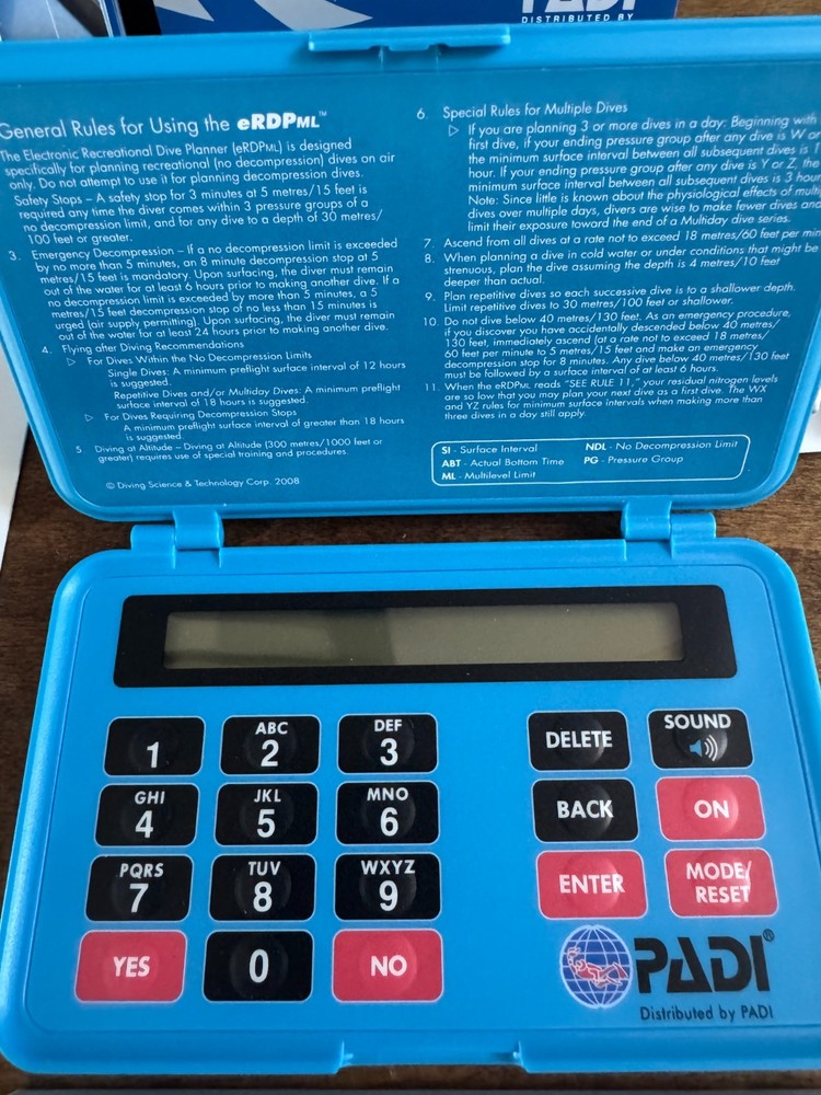 PADI DIVE COMPUTER & DIVEMASTER BOOKS & EDRPML ELECTRONIC SCUBA DIVING COMPUTER