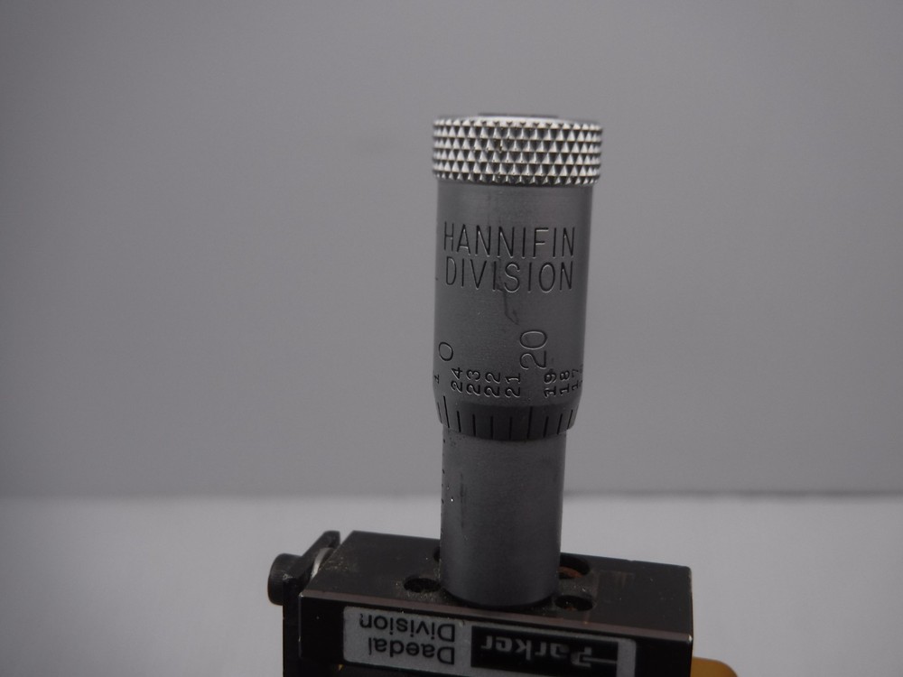 Parker Model 3902 Ball Bearing Micro Positioner w/ Starrett Micrometer