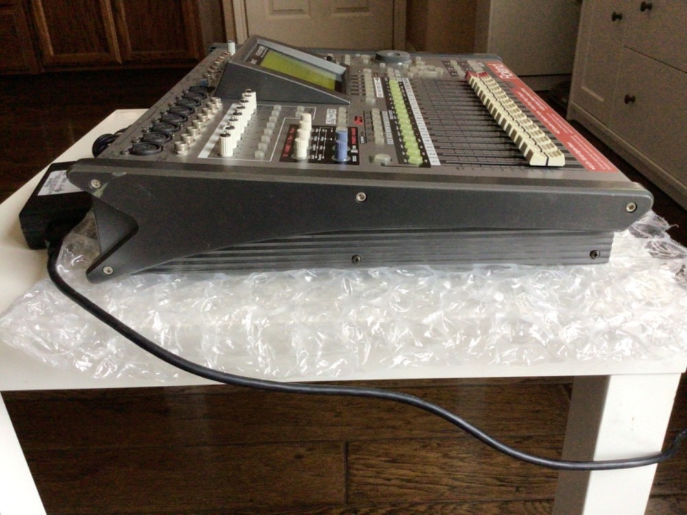 Roland VS-2000CD Digital Studio Workstation with FX Card