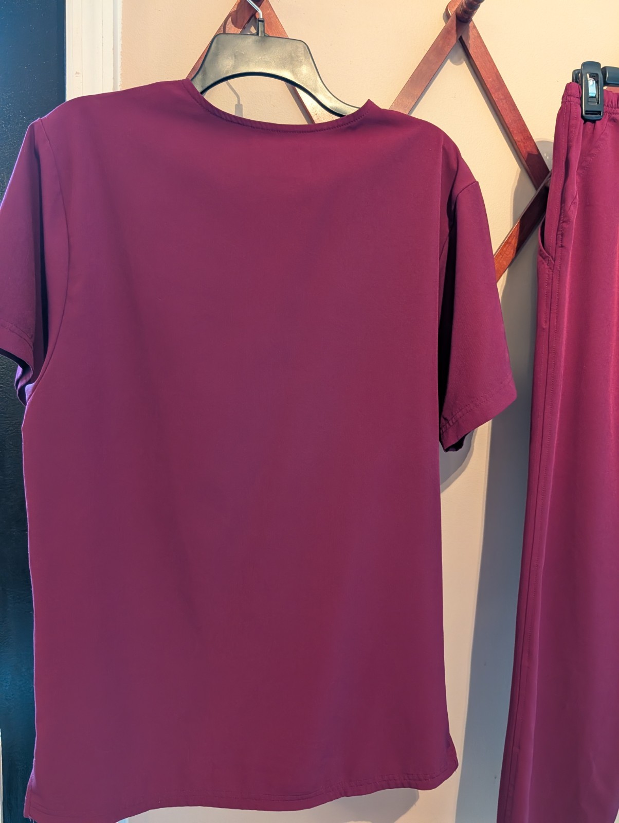 Skechers/Barco Scrubs Burgundy Men’s Set Top & Bottom Solid Pattern Size Small