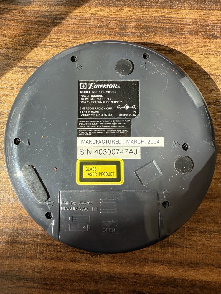 Emerson HD7999BL CD Player Blue Silver Program Random Mode Plays CDs 2004