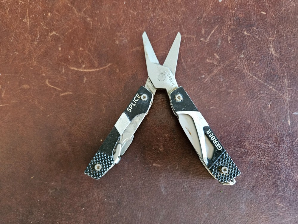 One Gerber Vise / Splice Keychain multitool TSA