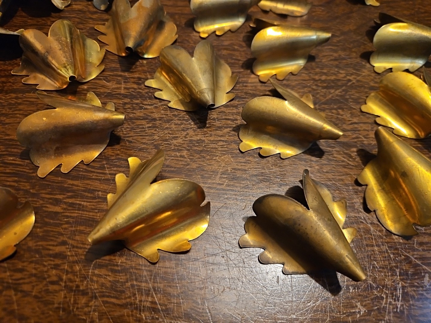 Lot Of 20 Wavy Fluted Leaf France Vintage 60s Brass Stampings Findings Jewelry