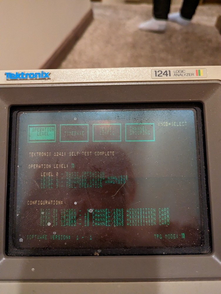 Tektronix 1241 Logic Analyzer Powers On