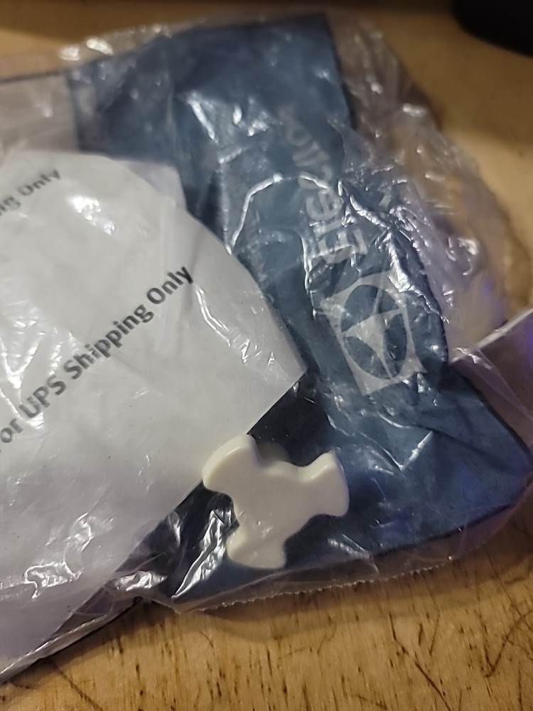 5304509439 FRIGIDAIRE COUPLER