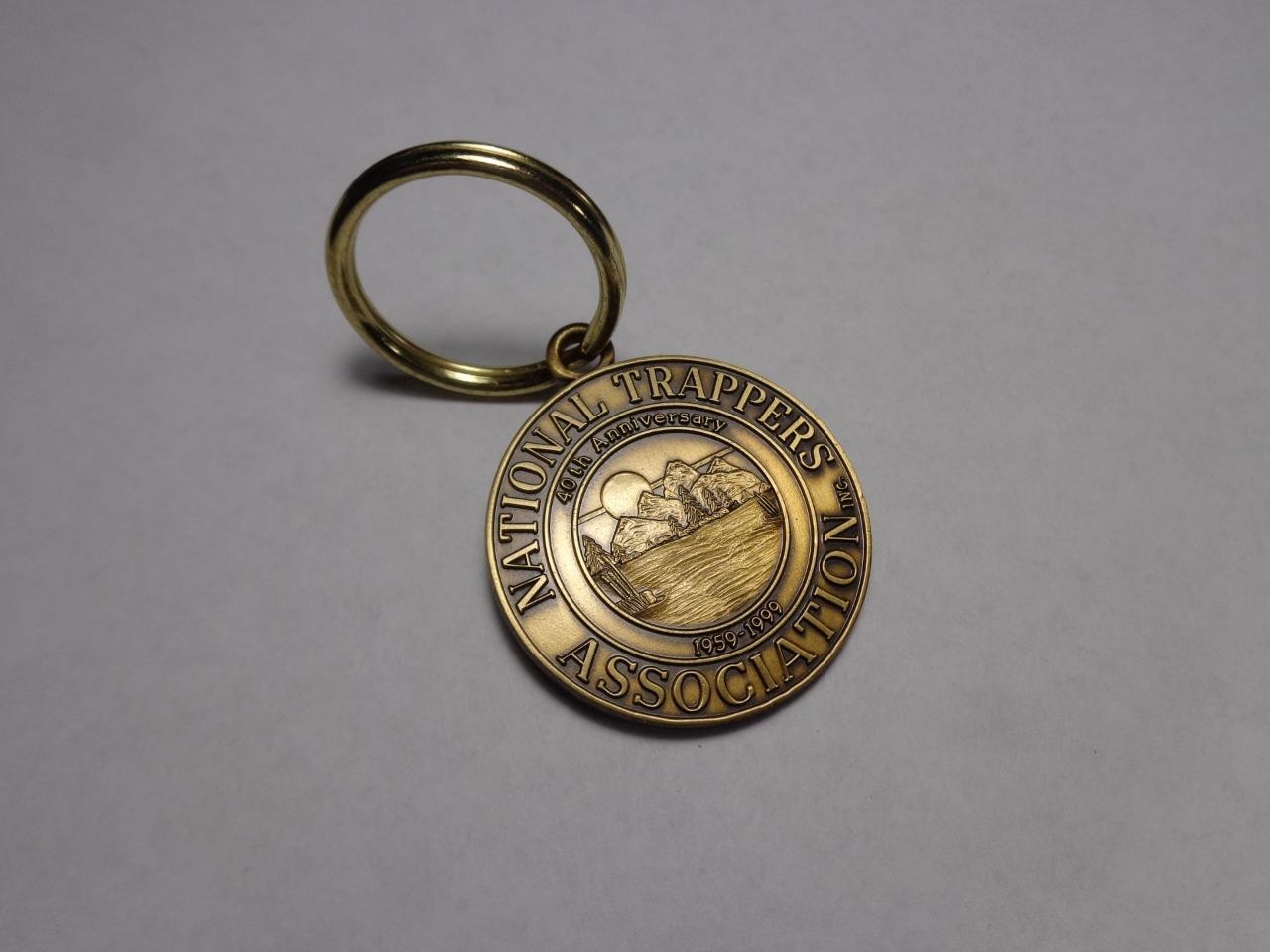 NATIONAL TRAPPERS ASSOCIATION 40th ANNIVERSARY 1959-1999 UNUSED KEY FOB w/ RING
