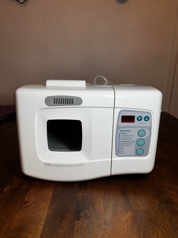 Black & Decker All In One Deluxe Automatic Breadmaker Model #B1800 Bread Machine