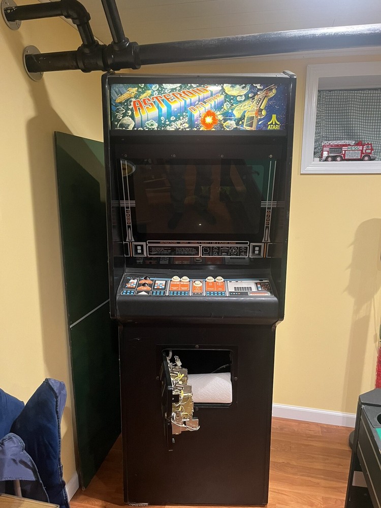 Vintage Atari Asteroids Deluxe Arcade Machine Rare