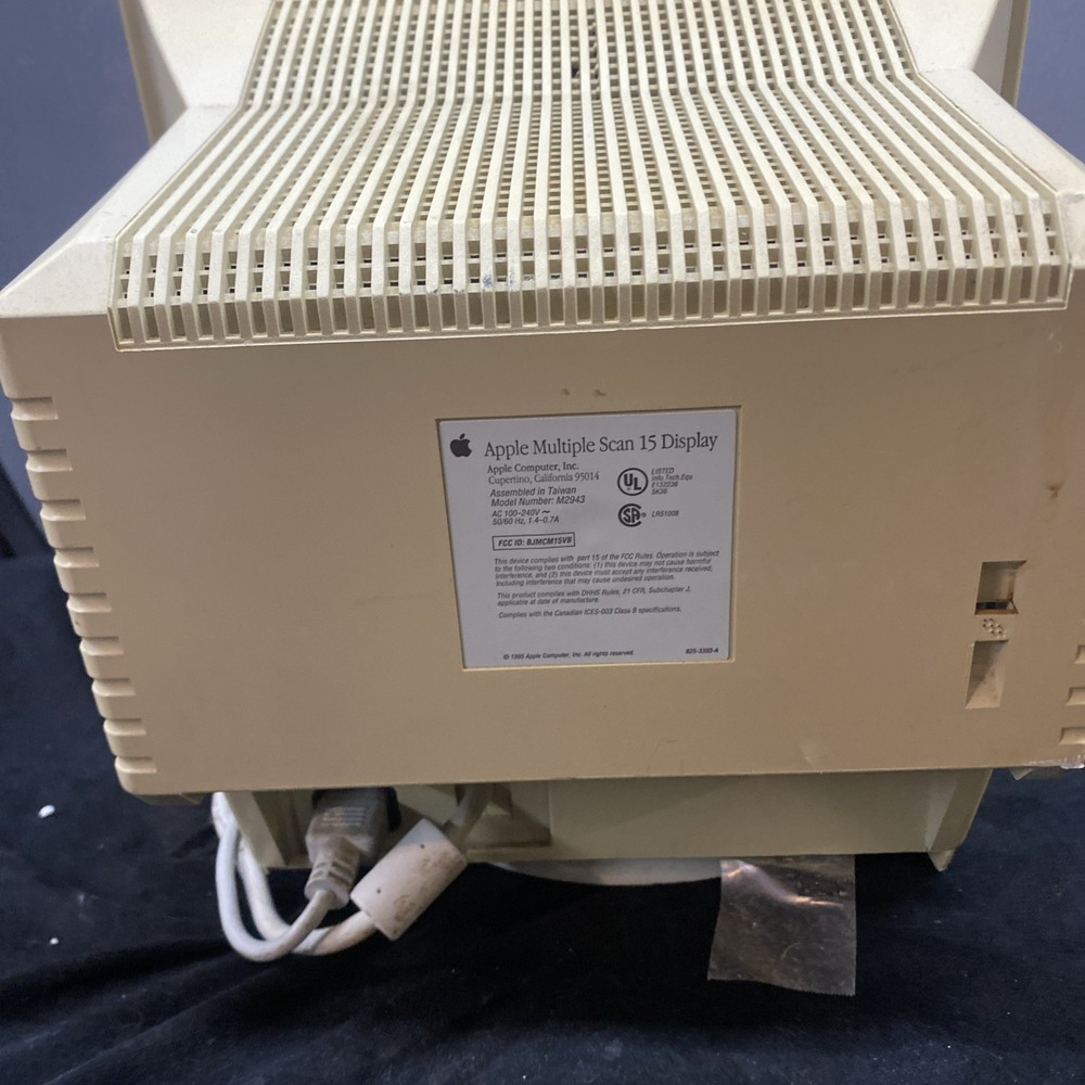 Apple Multiple Scan 15 M2943 15" Display CRT Powers On Damaged Shell Untested.
